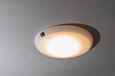 大型LED室内灯を天井の2か所に設置（オプション）